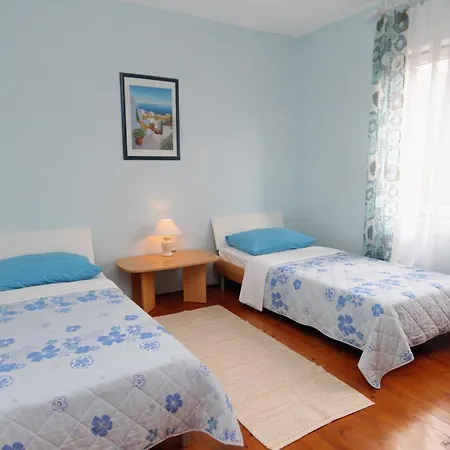 With A Parking Space - Diklo, - 293